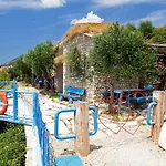 Robinson Corto Maltese Tatil Evi