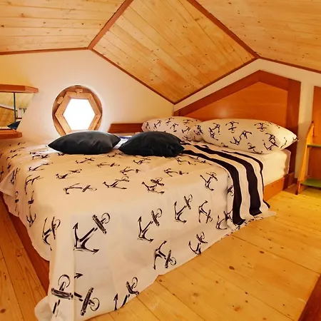 Robinson Corto Maltese Vikendica Bol