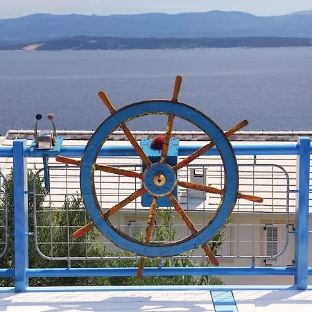 Vikendica Robinson Corto Maltese Bol